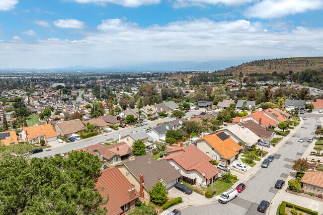 Woodside blends convenience with a relaxed vibe.