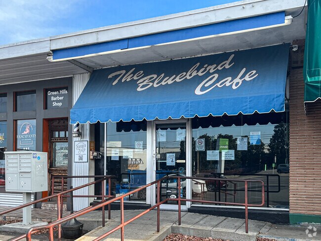 Residents in Forest Hills can visit Bluebird Cafe for their photo needs.