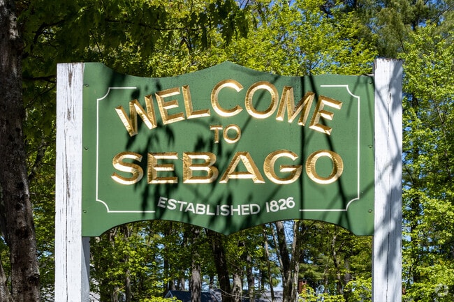 Sebego has a population of over 1900 people.