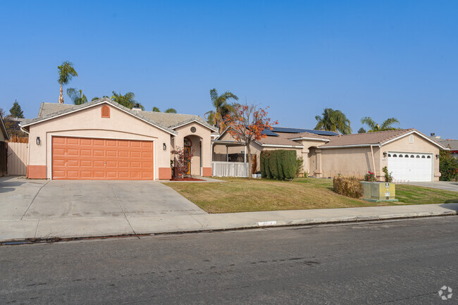 Ranch-style homes in North Country Meadows have large front yards.