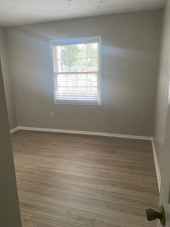 1947 Atlantic Ave, Orangeburg, SC 29115 - photo 4