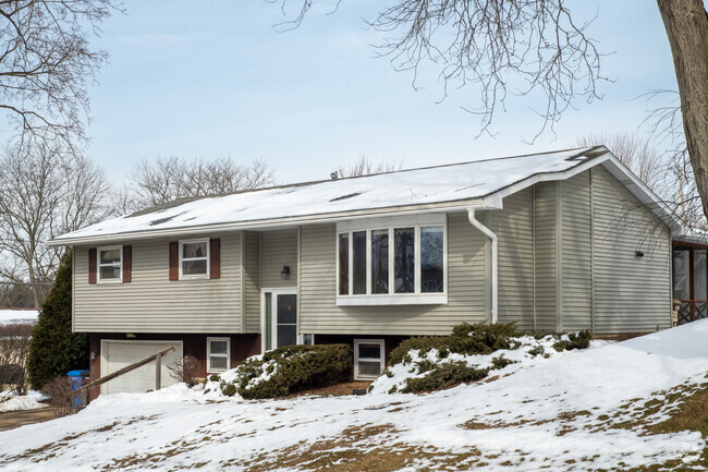 A split-level House lies in the Fox Ridge area of Middleton.