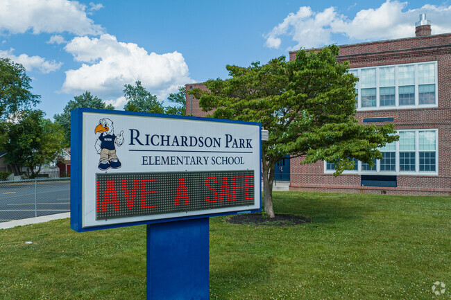 Richardson Park Elementary School, Rankings & Reviews - Homes.com