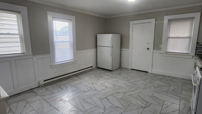 1518 Pembroke St unit 2R, Bridgeport, CT 06608 - photo 7