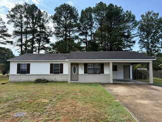 2804 Clifft St, Paragould, AR 72450