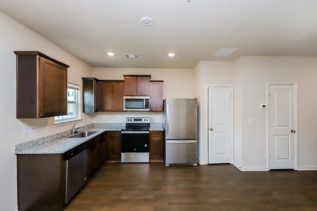 1206 Highwood Lane, East Point, GA 30344 - photo 6