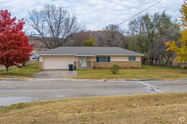Many ranch style homes are scattered throughout Bruner.