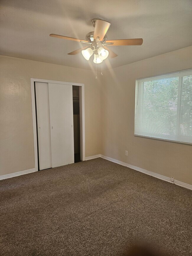 885 Paris Ave S unit B, Saint Petersburg, FL 33701 - photo 6