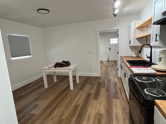 331 N Wayne St unit 6, Milledgeville, GA 31061 - photo 5