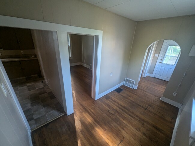 410 W 23rd St, Lorain, OH 44052 - photo 6