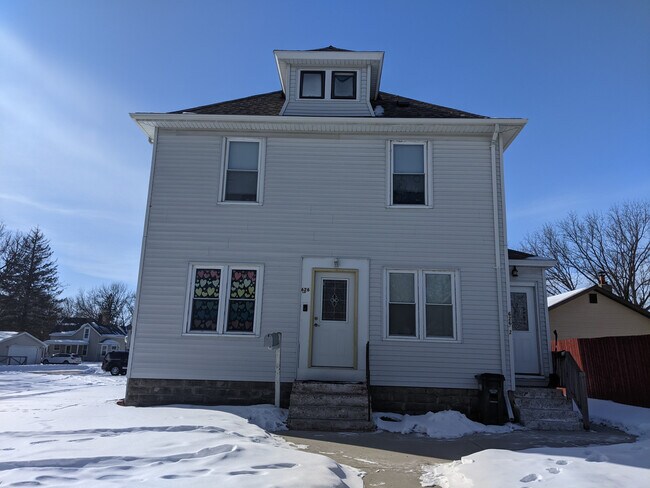 626 4th St SE unit 2 - Upper, Willmar, MN 56201 - photo 2