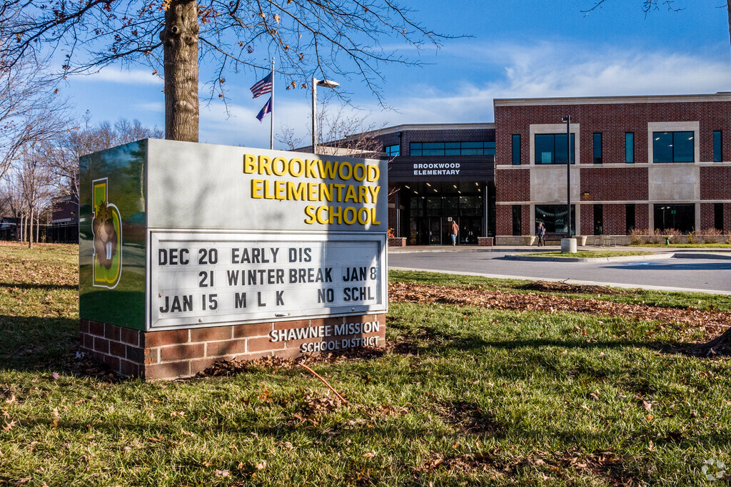 Brookwood Elementary School is right around the corner.