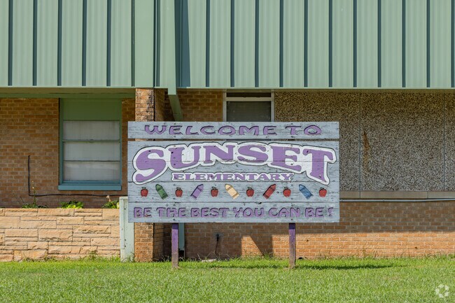 Sunset Elementary School offer a variety of programs that challenge children.