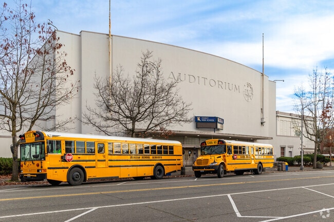Everett High, minutes from South Forest Park, offers classes in a landmark building.