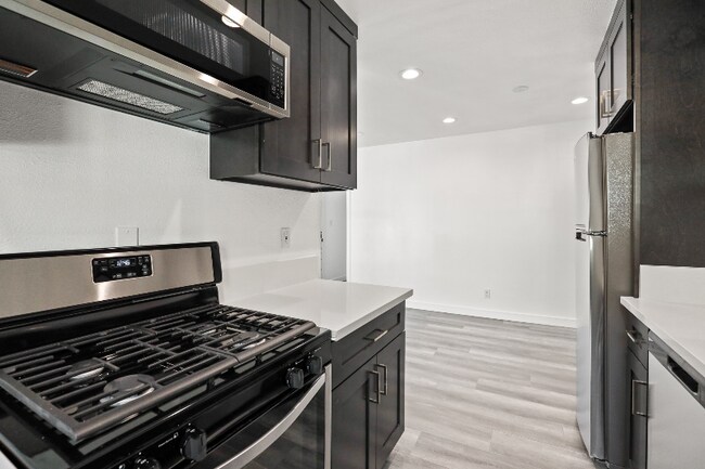 900 W College St unit 8, Los Angeles, CA 90012 - photo 2