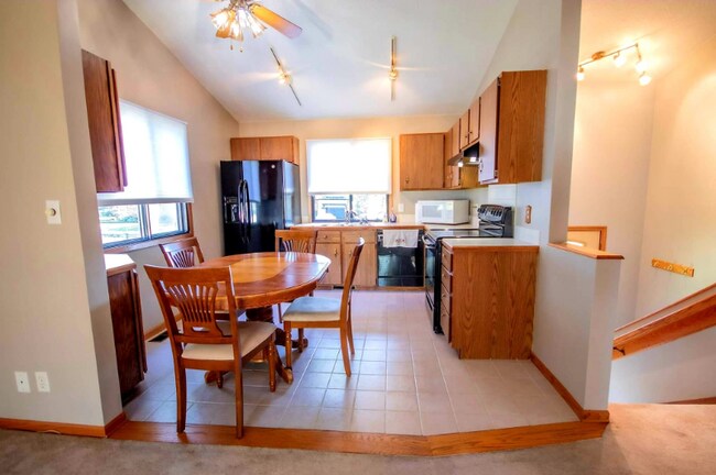 6407 Carpenter Ave, Windsor Heights, IA 50324 - photo 7