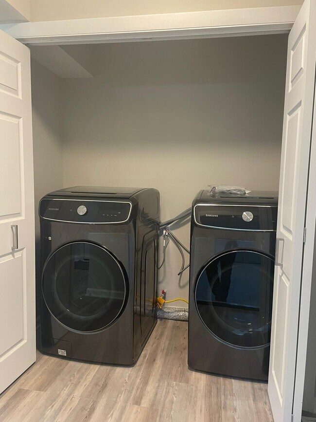 3301 W Alvina Ave unit 3303, Milwaukee, WI 53221 - photo 5