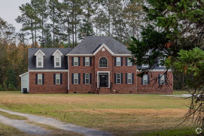 Find a stunning colonial style home in St. Stephen.