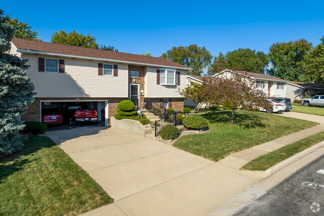 Some newer split level homes can be found on the outer edges of the Roxana neighborhood.