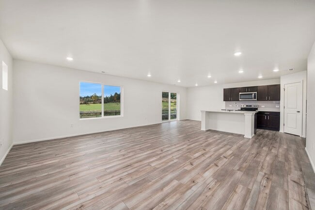 685 Salzer Creek Dr, Centralia, WA 98531 - photo 4