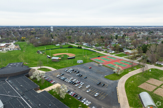 Macomb Senior High has dual-credit courses in fields ranging from welding to political science.