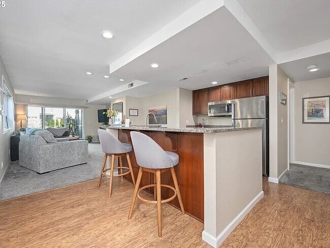 123 N Hayden Bay Dr unit 123, Portland, OR 97217 - photo 6