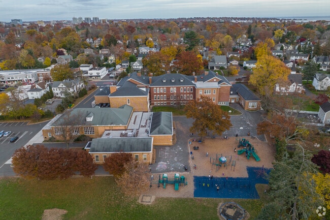 Join the community and succeed at Old Greenwich School.