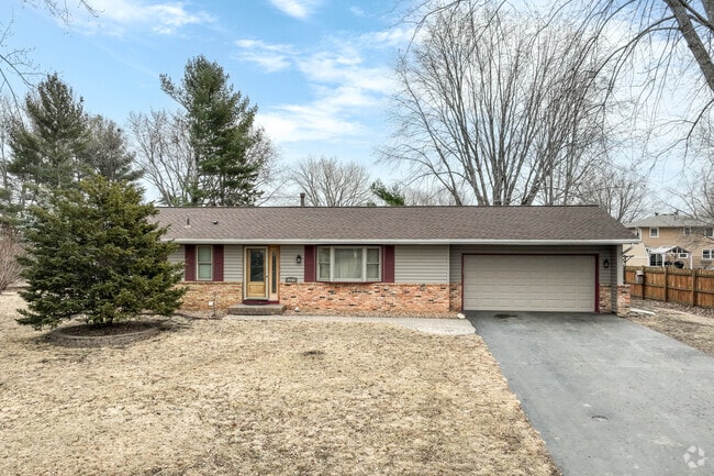 Ranch homes are commonly found throughout Diamond Path.