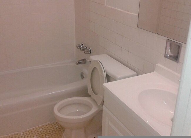 1515 W Morse Ave unit 204, Chicago, IL 60626 - photo 5