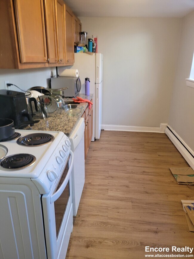 69 Chiswick Rd unit 8, Brighton, MA 02135 - photo 3