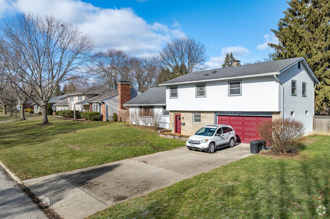 Median home prices in Knolls-Thomas are in the low $400,000s.