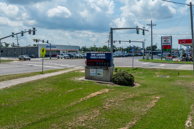 W.W. Lewis Middle has a student-teacher ratio of 14:1.