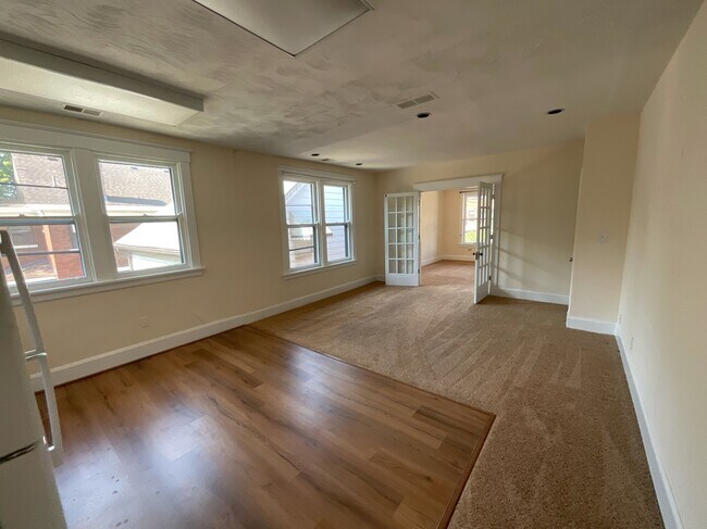 3930 Edwards Rd unit 2 Bed 1 Bath, Cincinnati, OH 45209 - photo 5