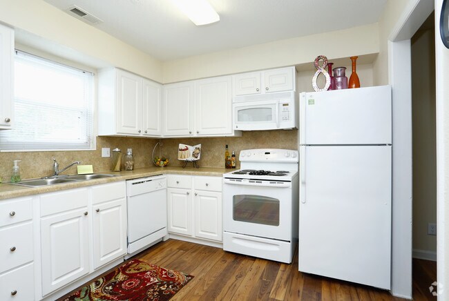 3BR, 2.5BA - 1500sf Cypress- Kitchen