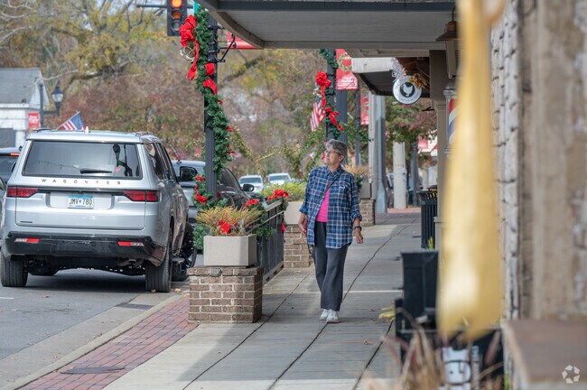Find out why the locals enjoy the retail in Columbiana near South Shelby.