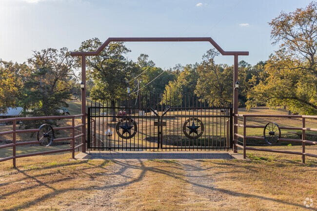 Whitehouse has a few larger, ranch style properties at the outskirts of town.