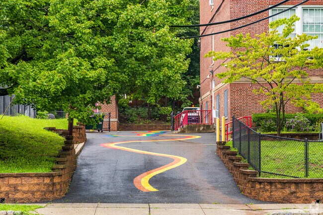 According to niche.com, Renaissance Middle School has a 8:1 student-teacher ratio.