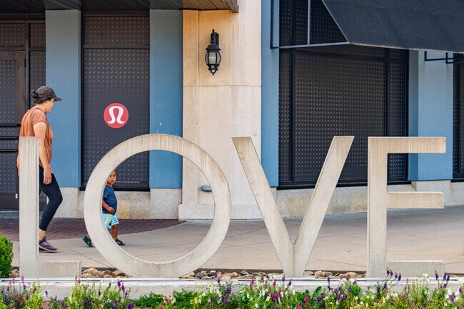 Robinwood offers fairly convenient access to shopping centers like the Promenade at Chenal.