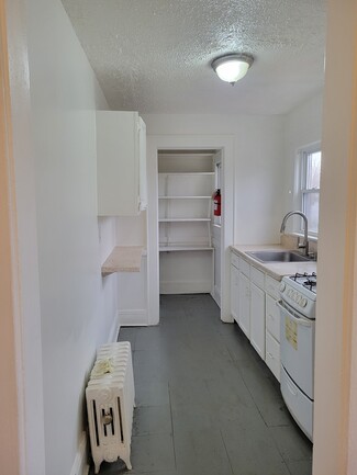 21 New Walnut St Unit 4 (2nd Floor - Right - 2 bedrooms), North Plainfield, NJ 07060