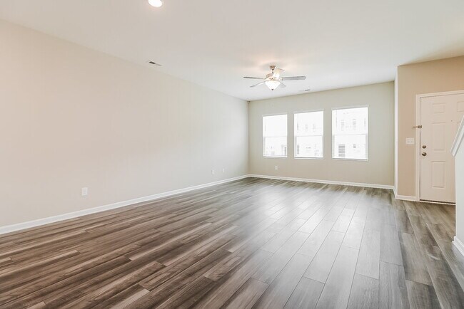 545 Landing View Dr, Wendell, NC 27591 - photo 4