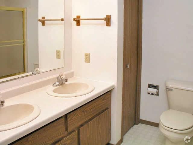 East Point Village, Green Bay, WI 54302 - photo 4