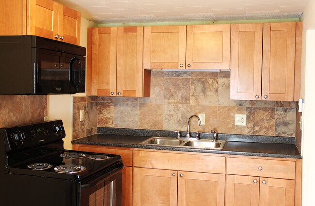 365 St Paul St unit 6, Burlington, VT 05401 - photo 2