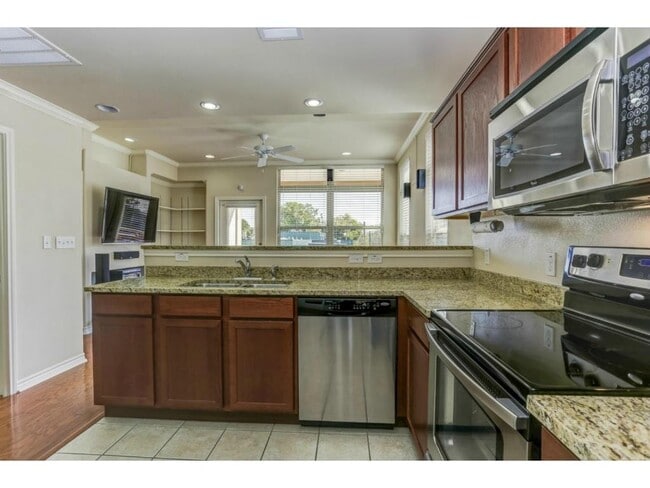 3011 Speedway unit 15, Austin, TX 78705 - photo 3