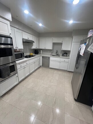 1220 Manning Ave, Los Angeles, CA 90024