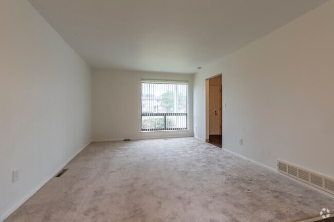3BR, 1.5BA - 1,125SF - Living/Dining Room