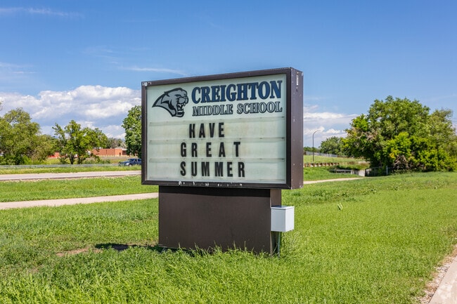 Creighton Middle School is an above average, public school located in Lakewood.