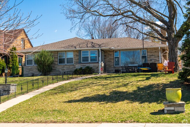 There are Ranch styled homes found in the Wenonah neighborhood.