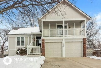 15209 S Seminole Dr, Olathe, KS 66062