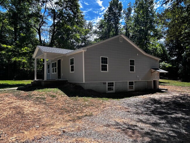 1763 Bridgewood Rd, Clarksville, TN 37040 - photo 2