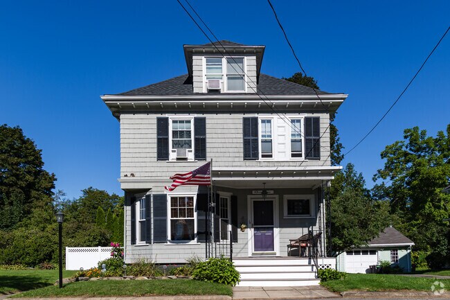 American Foursquare homes are common in Riverside.
